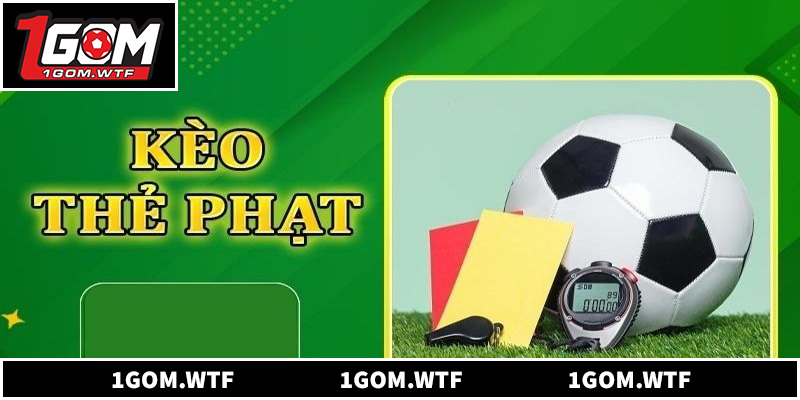 Cận cảnh trọng tài rút thẻ vàng trong trận đấu kịch tính